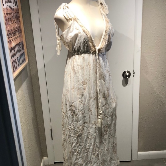 Elegant Cream Maxi Dress - Picture 1 of 16